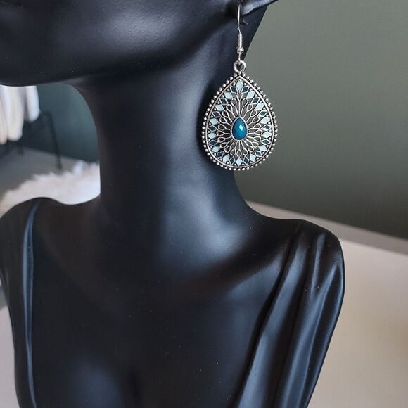 BOHEMIAN WATER DROP HOLLOW OUT DANGLE EARRINGS - Picture 4 of 6